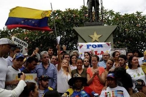 Presidente de Venezuela asegura que “Aquí no se rinde nadie”